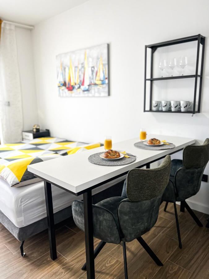 San-Studio Apartment Дуги Рат Екстериор снимка