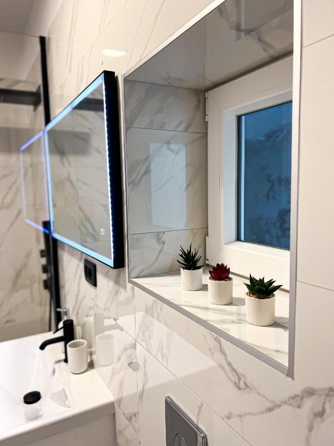 San-Studio Apartment Дуги Рат Екстериор снимка