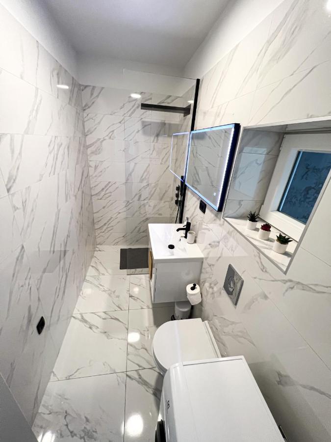 San-Studio Apartment Дуги Рат Екстериор снимка