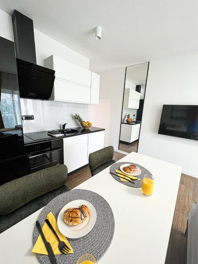 San-Studio Apartment Дуги Рат Екстериор снимка